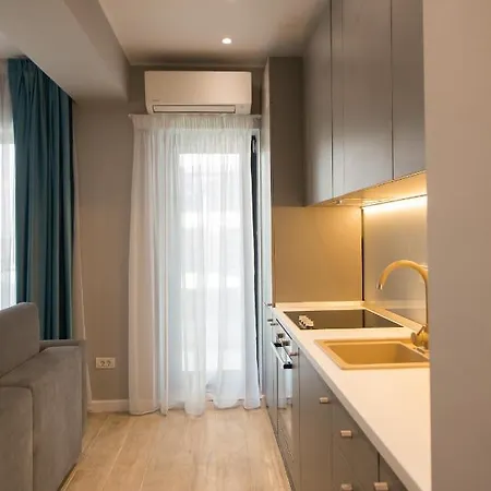 Promenada Apartments Side View Нэводари