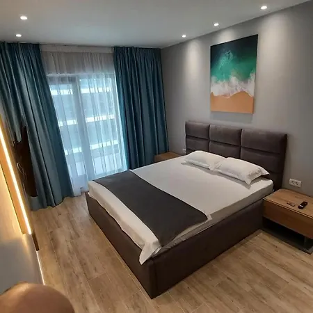 Promenada Apartments Side View Нэводари