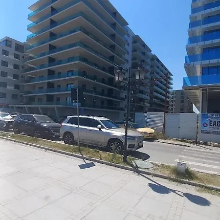 Promenada Apartments Side View Нэводари