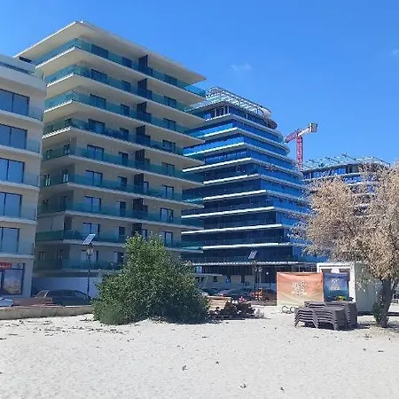 Promenada Apartments Side View Нэводари